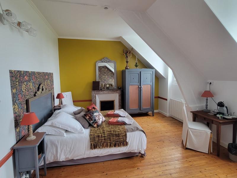 Maison - 1 700 m² - 75 pièces