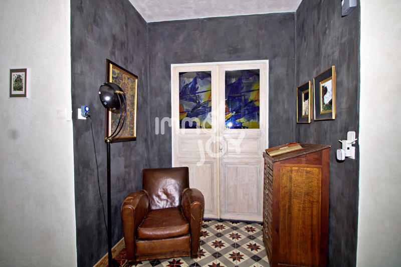 Maison - 305 m² - 11 pièces