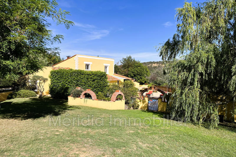 Villa - 219 m² - 6 pièces