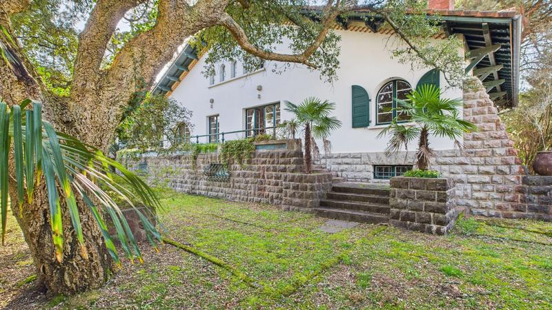 Maison - 285 m² - 8 pièces