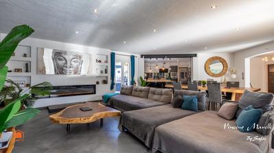 Maison - 248 m² - 10 pièces