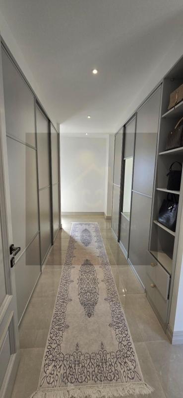 Maison - 315 m² - 8 pièces