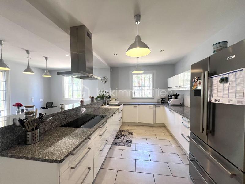 Maison - 280 m² - 7 pièces