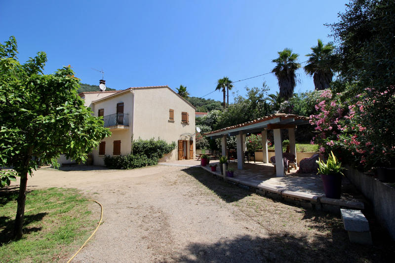 Maison - 240 m² - 11 pièces