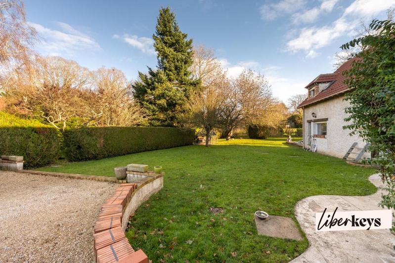 Propriété - 220 m² - 8 pièces