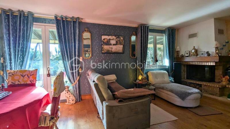 Maison - 320 m² - 8 pièces