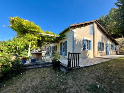 Maison - 216 m² - 9 pièces