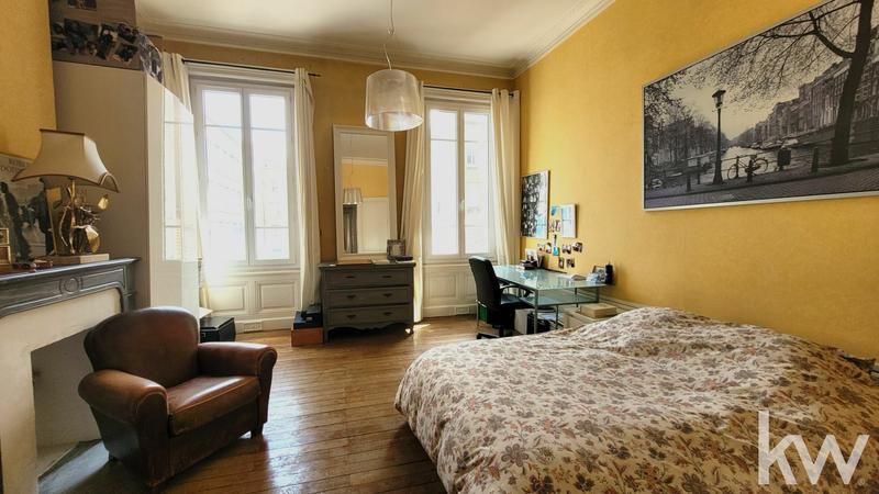 Appartement - 190 m² - 6 pièces