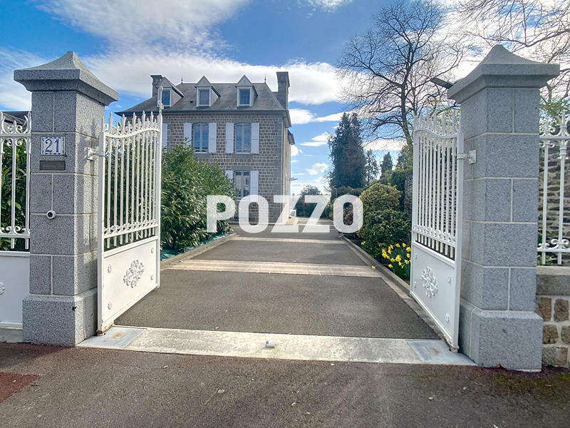 Maison - 207 m² - 8 pièces
