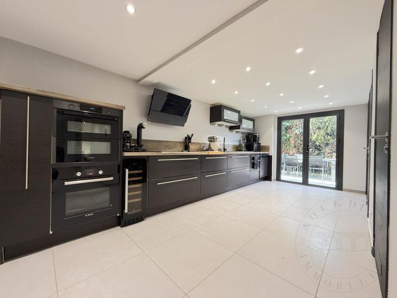 Maison traditionnelle - 178 m² - 6 pièces