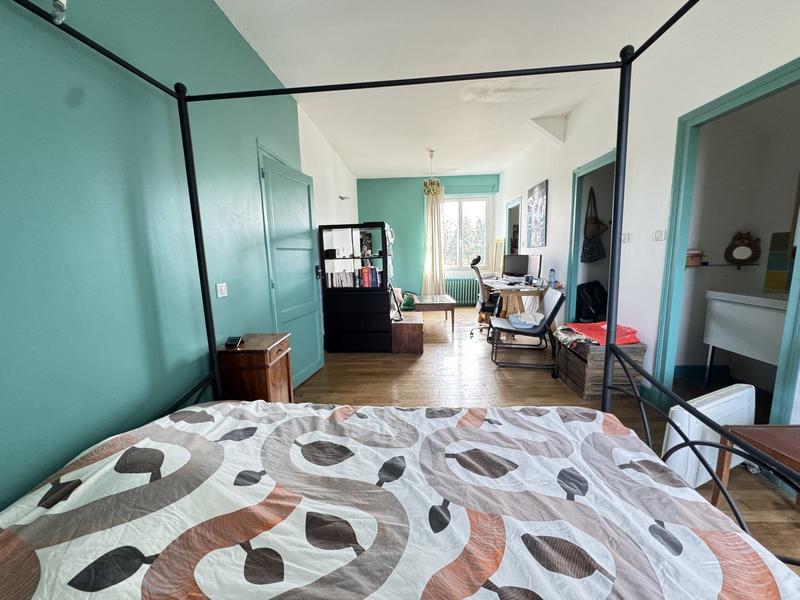 Maison - 180 m² - 7 pièces