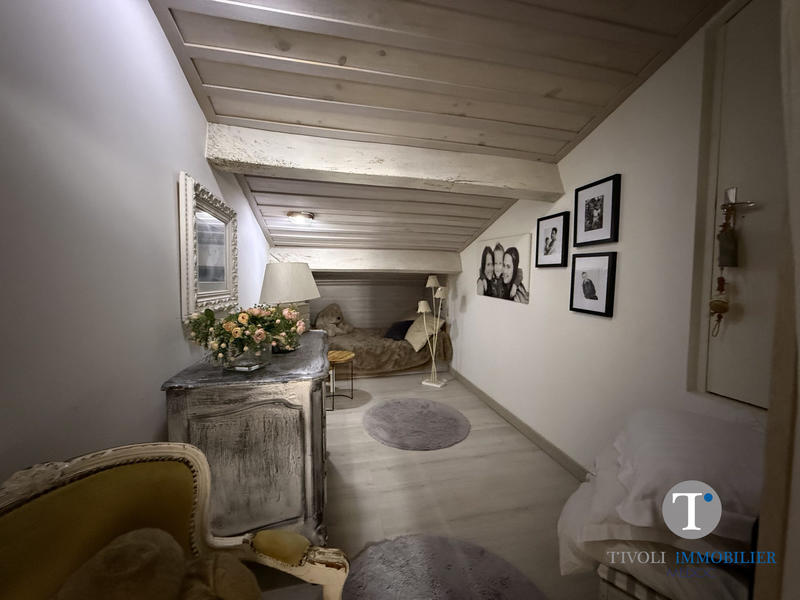 Maison traditionnelle - 267 m² - 9 pièces