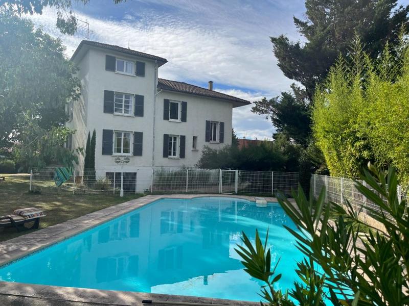 Maison - 252 m² - 9 pièces