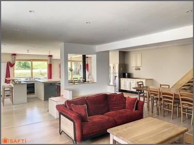 Maison - 250 m² - 7 pièces