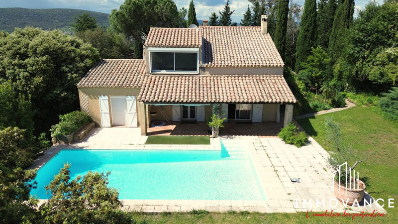 Villa - 208 m² - 6 pièces