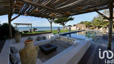 Maison - 240 m² - 7 pièces