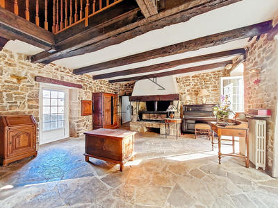 Propriété - 852 m² - 10 pièces