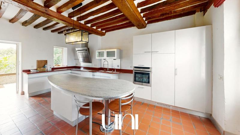 Maison - 225 m² - 7 pièces