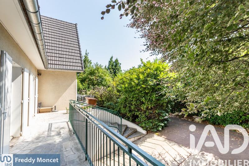 Maison - 210 m² - 9 pièces