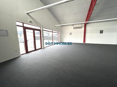 Local commercial - 605 m² - 3 pièces