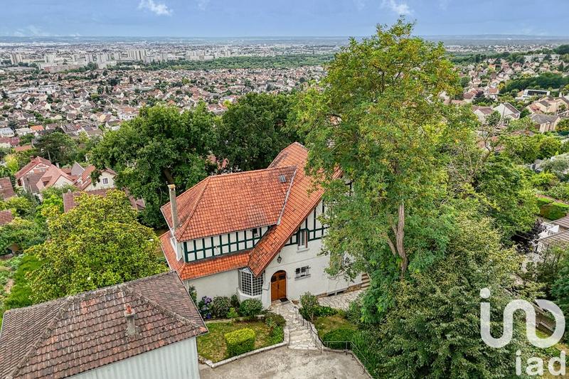 Maison - 223 m² - 8 pièces