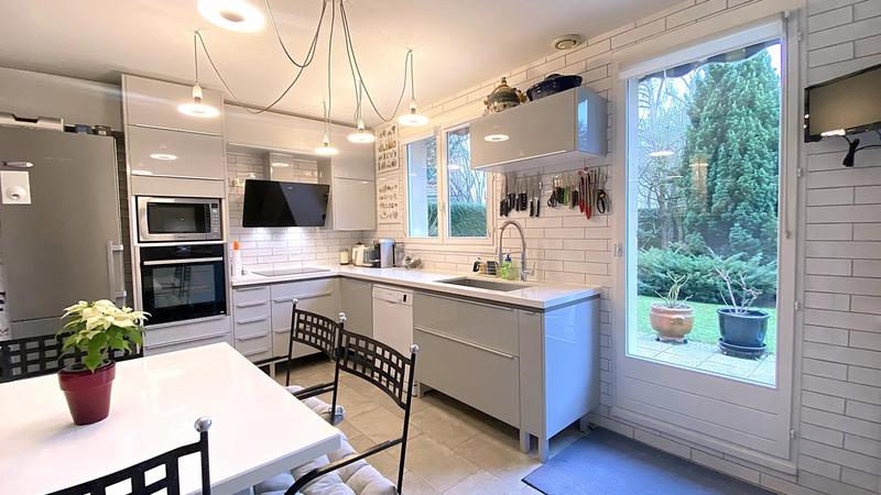 Maison - 246 m² - 7 pièces