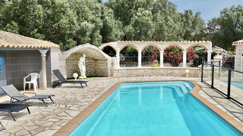 Propriété - 360 m² - 14 pièces