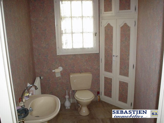 Maison traditionnelle - 239 m² - 11 pièces