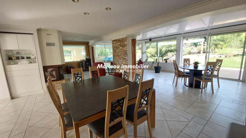 Maison - 240 m² - 7 pièces