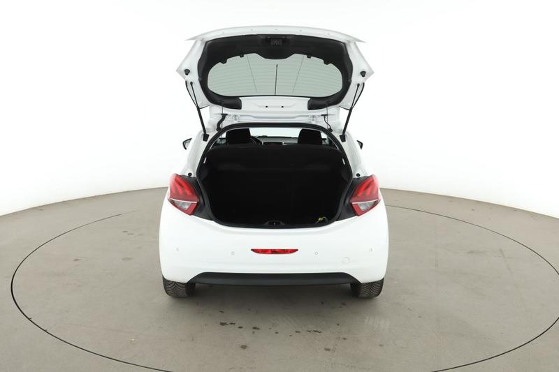 Peugeot 208 1.6 Blue-HDi Style 5p 75 ch