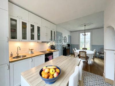 Propriété - 198 m² - 10 pièces