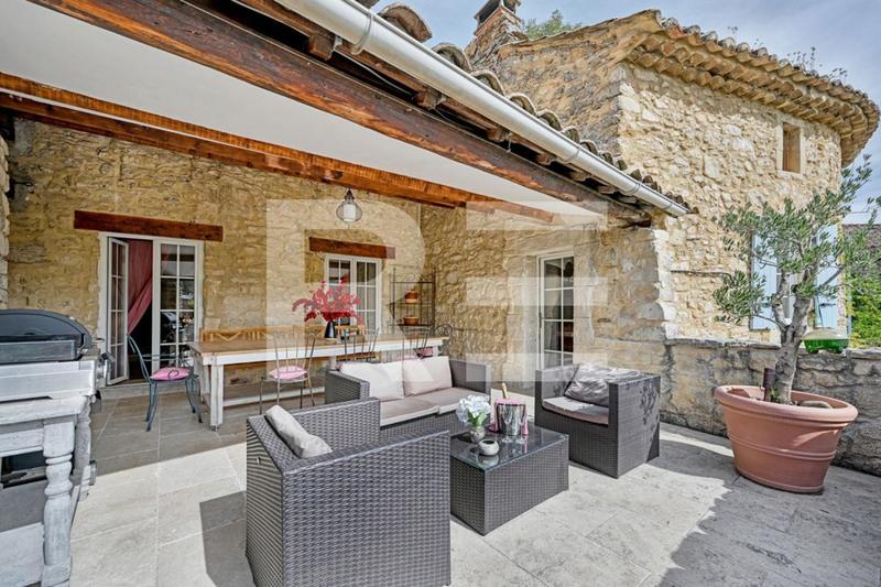 Maison - 245 m² - 9 pièces