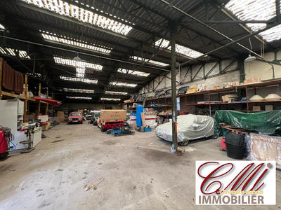 Entrepôt - 1 900 m²