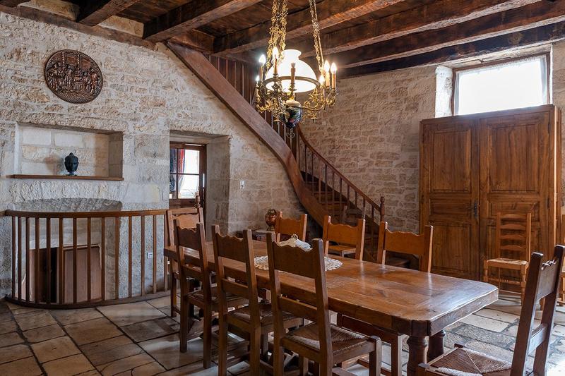 Maison - 317 m² - 12 pièces