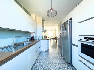 Maison - 218 m² - 7 pièces