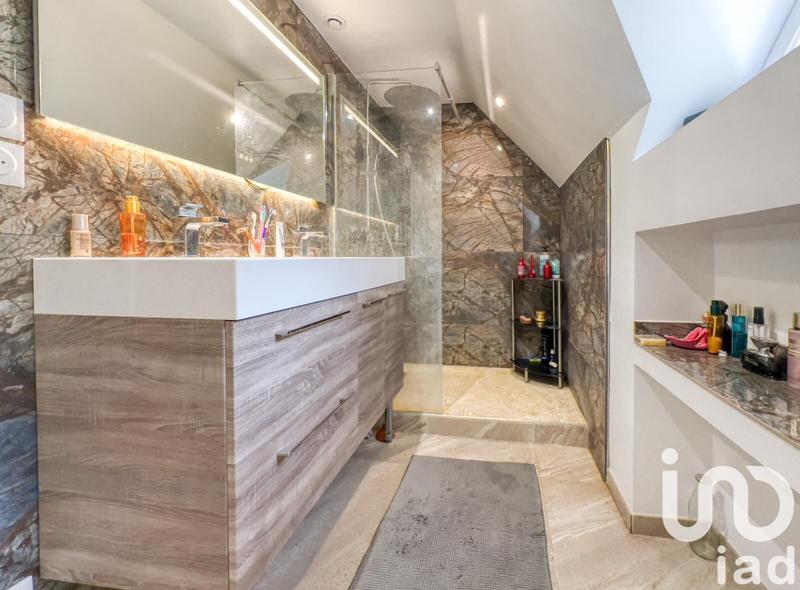 Maison - 180 m² - 6 pièces