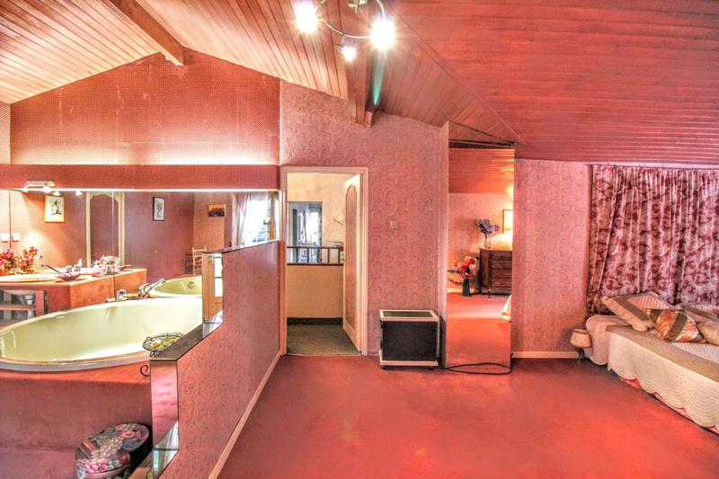 Maison - 220 m² - 8 pièces