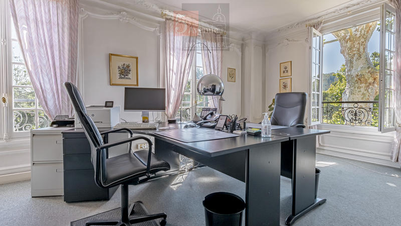 Maison - 430 m² - 12 pièces