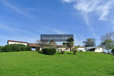 Maison - 280 m² - 6 pièces