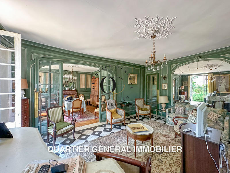 Maison - 300 m² - 6 pièces