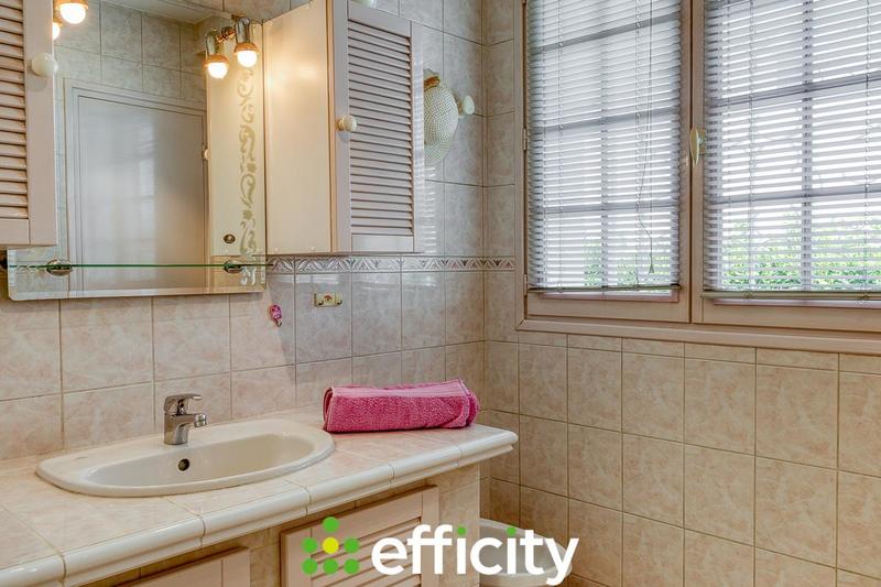 Maison - 180 m² - 7 pièces