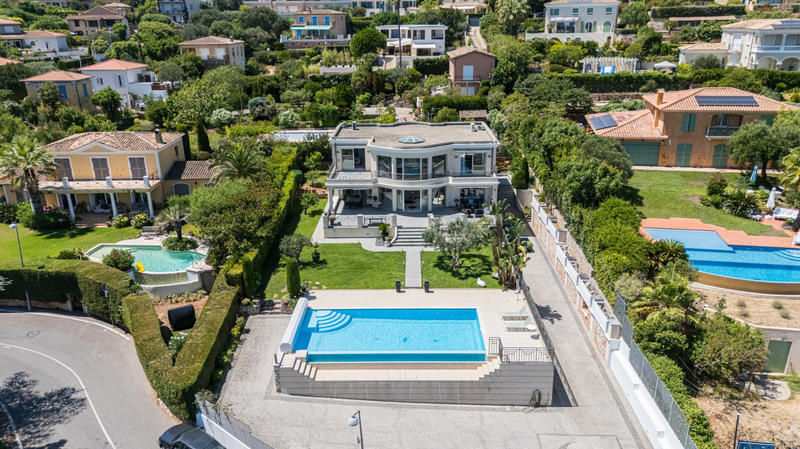 Maison - 350 m² - 7 pièces