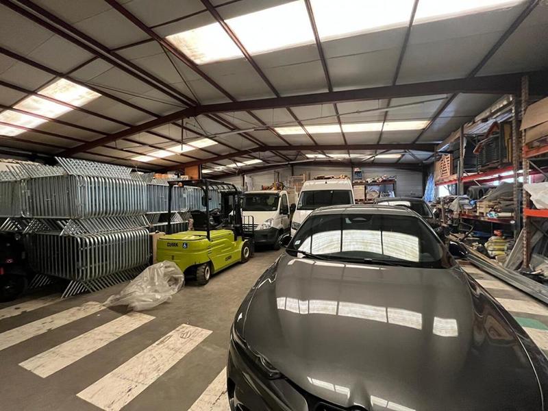 Entrepôt - 1 000 m²