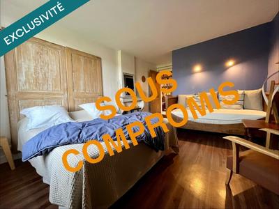 Maison - 329 m² - 14 pièces