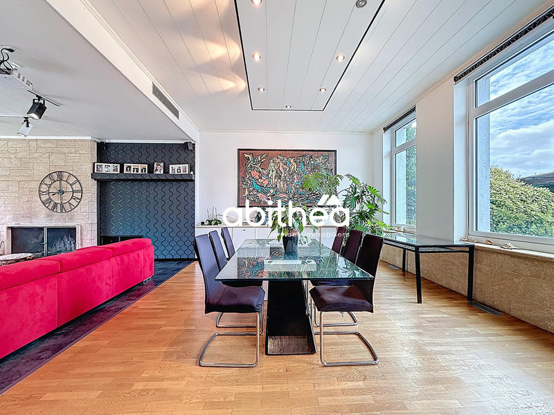 Propriété - 331 m² - 10 pièces