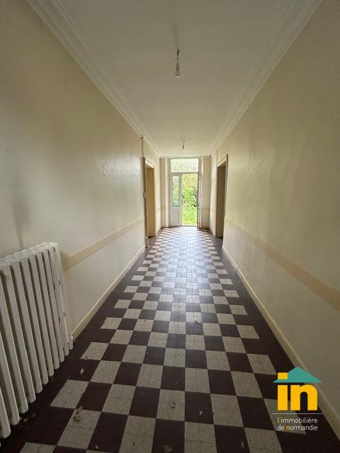 Demeure - 301 m² - 11 pièces