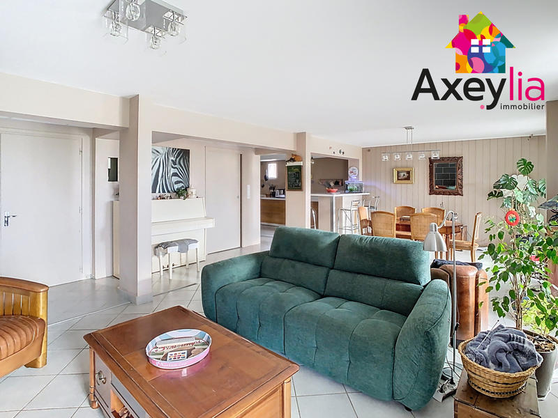 Maison - 303 m² - 10 pièces