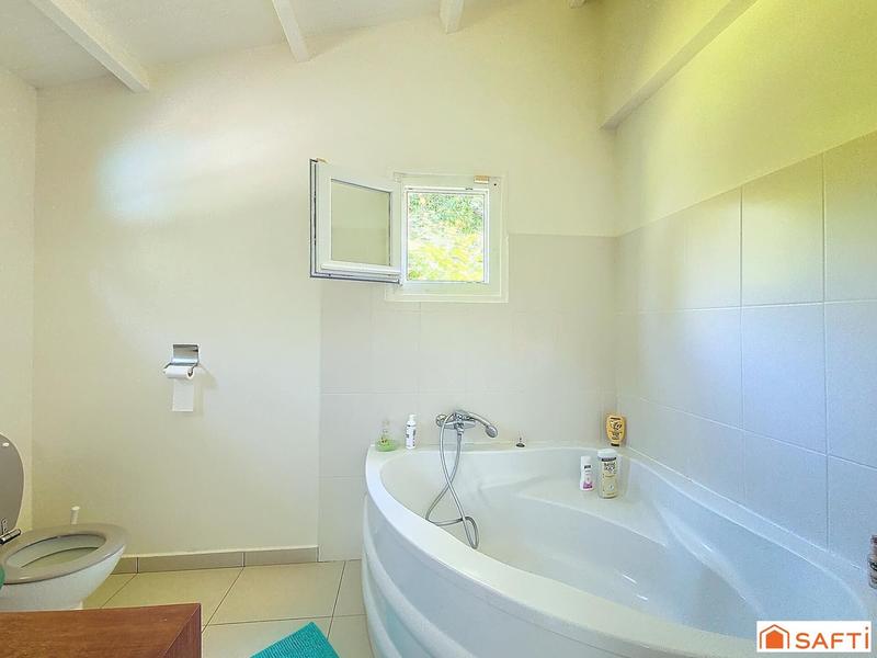 Maison - 140 m² - 5 pièces