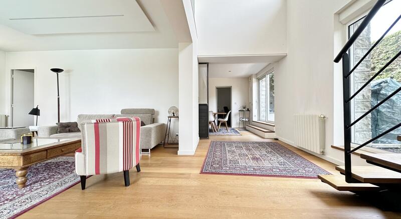 Maison - 221 m² - 7 pièces