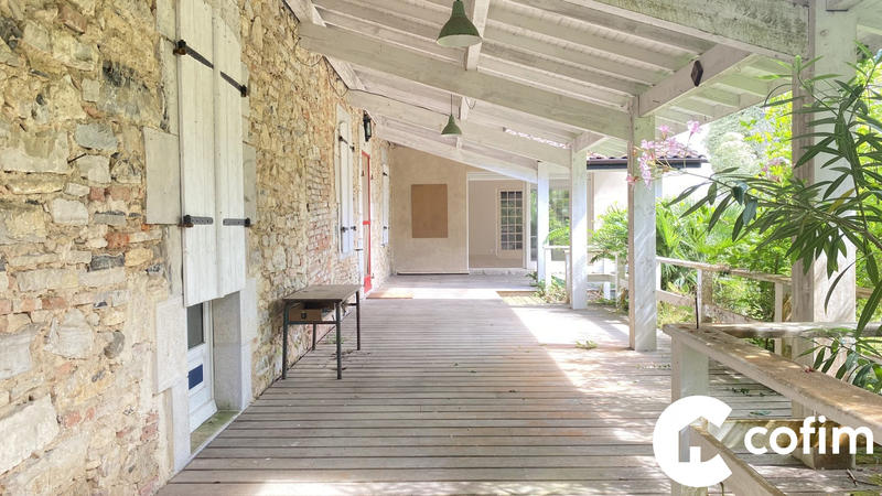 Maison ancienne - 373 m² - 10 pièces